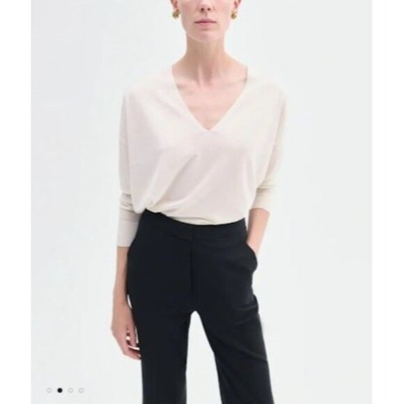COS Sweaters - CO Fall Winter 2019 Merino Wool Beige V-Neck Knit Sweater Women's Size Medium